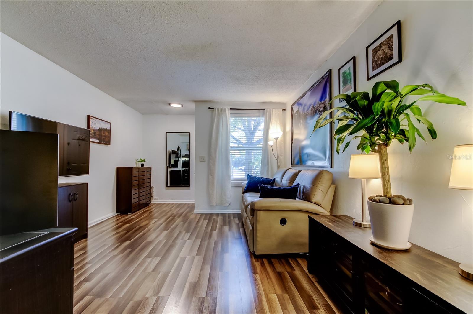 4527 W LA VILLA LN