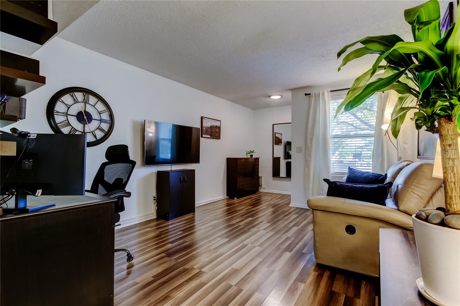 4527 W LA VILLA LN
