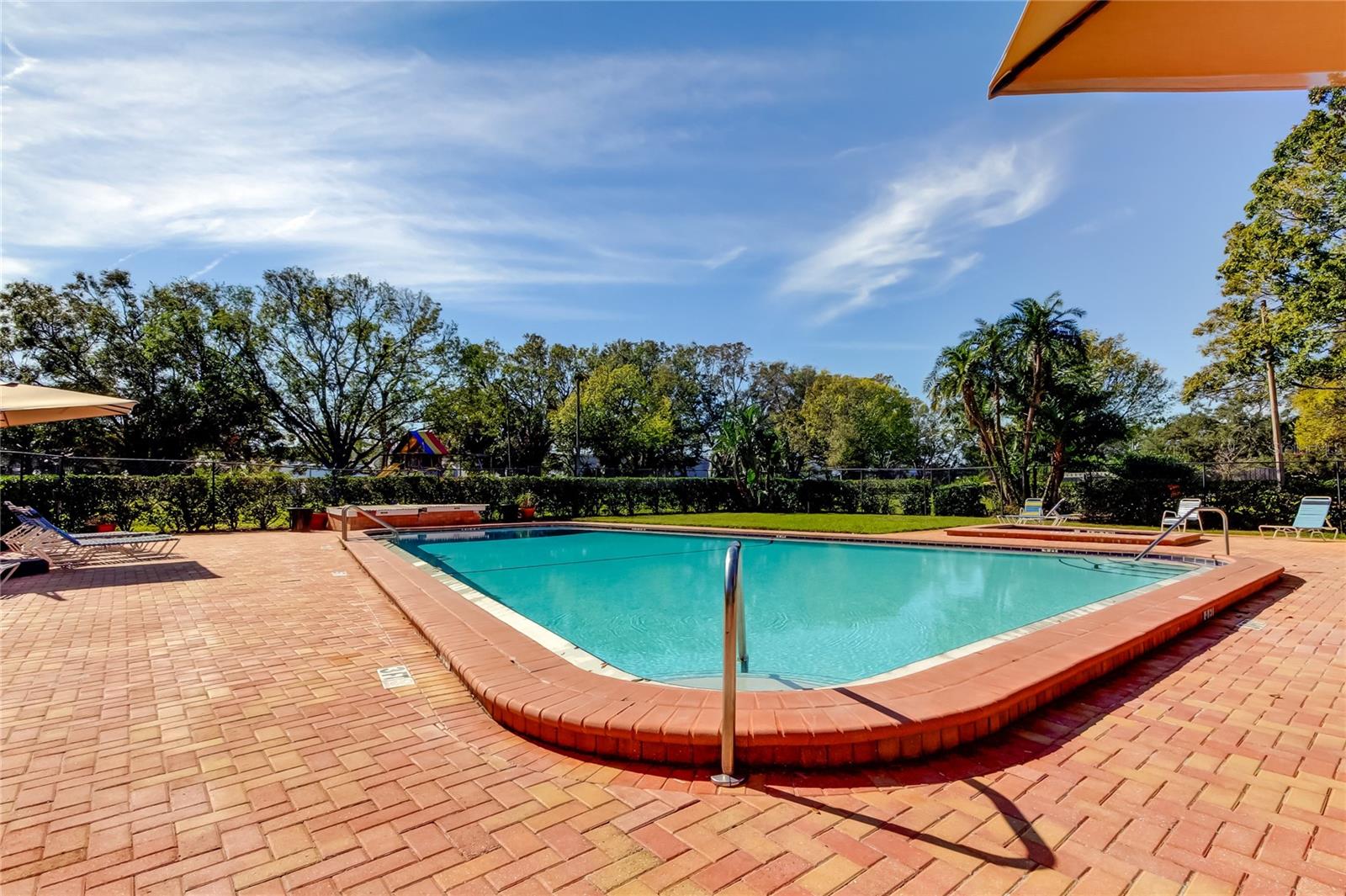 4527 W LA VILLA LN