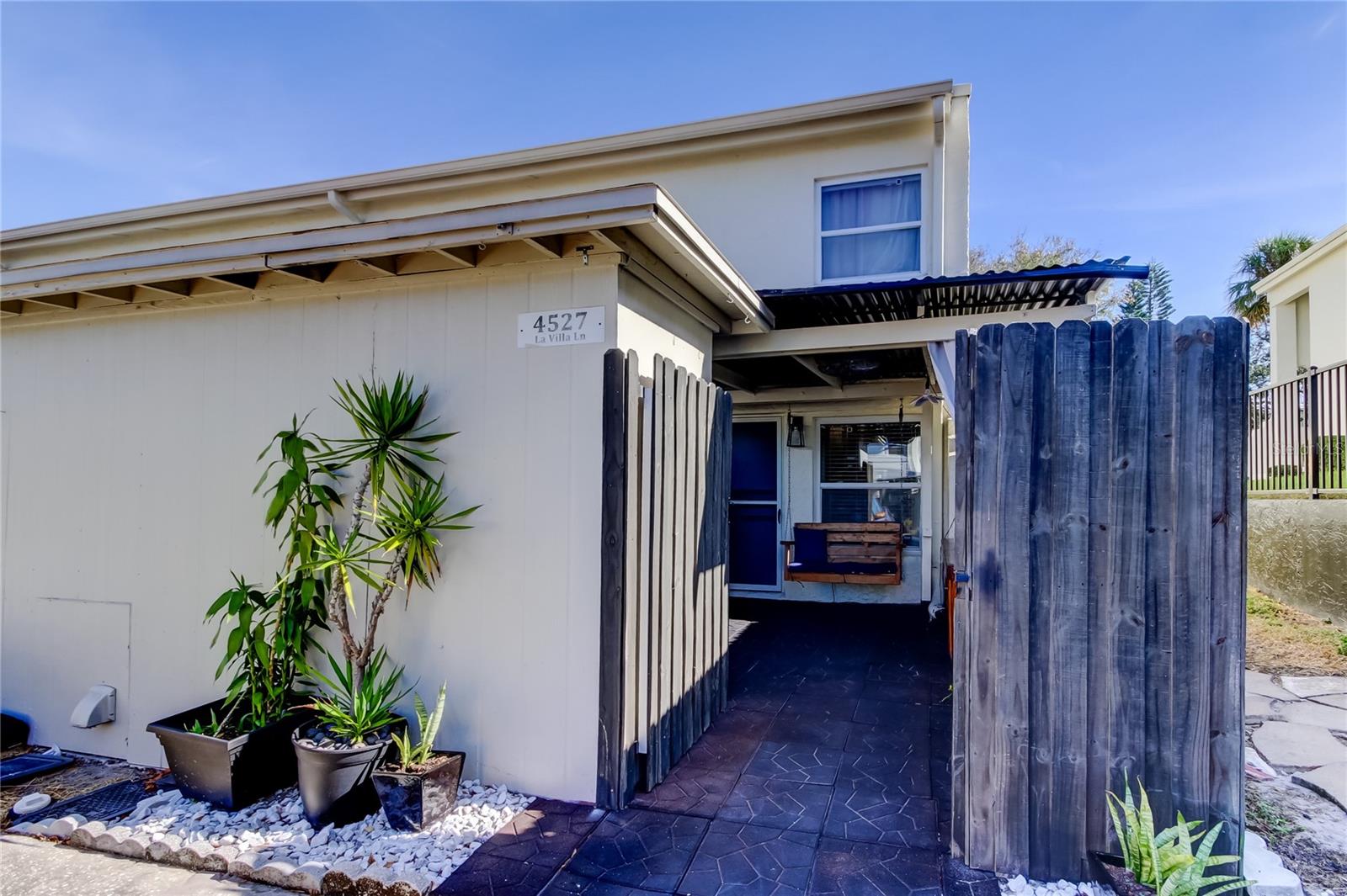 4527 W LA VILLA LN