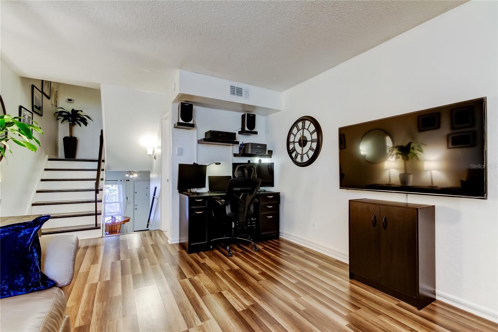 4527 W LA VILLA LN