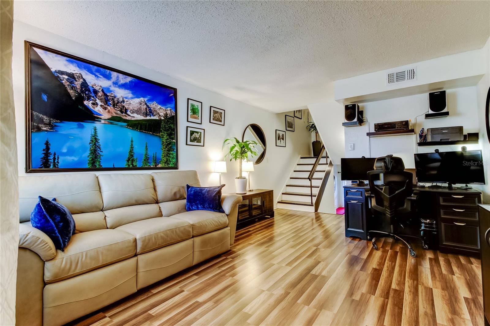 4527 W LA VILLA LN