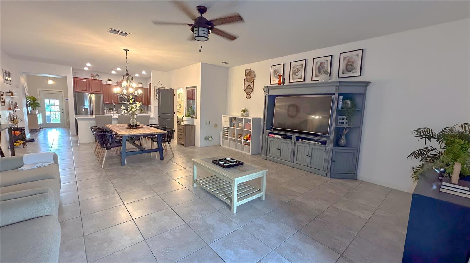 10518 LAKE MONTAUK DR