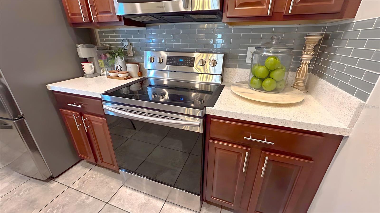 10518 LAKE MONTAUK DR