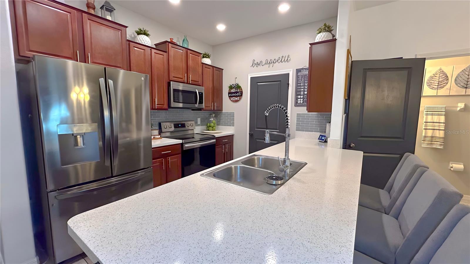 10518 LAKE MONTAUK DR