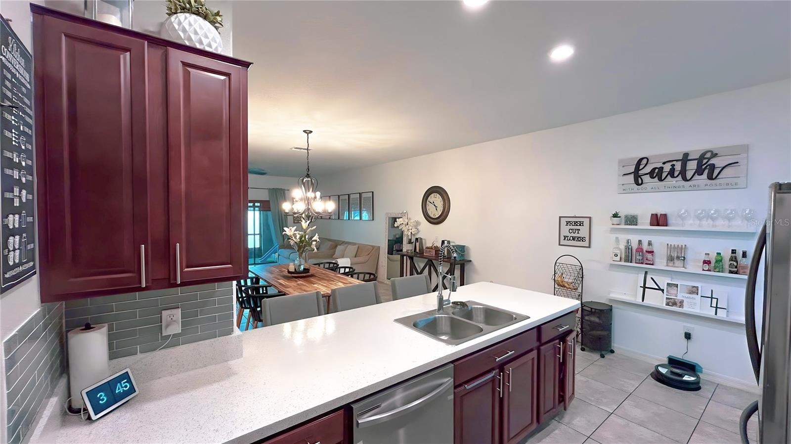 10518 LAKE MONTAUK DR