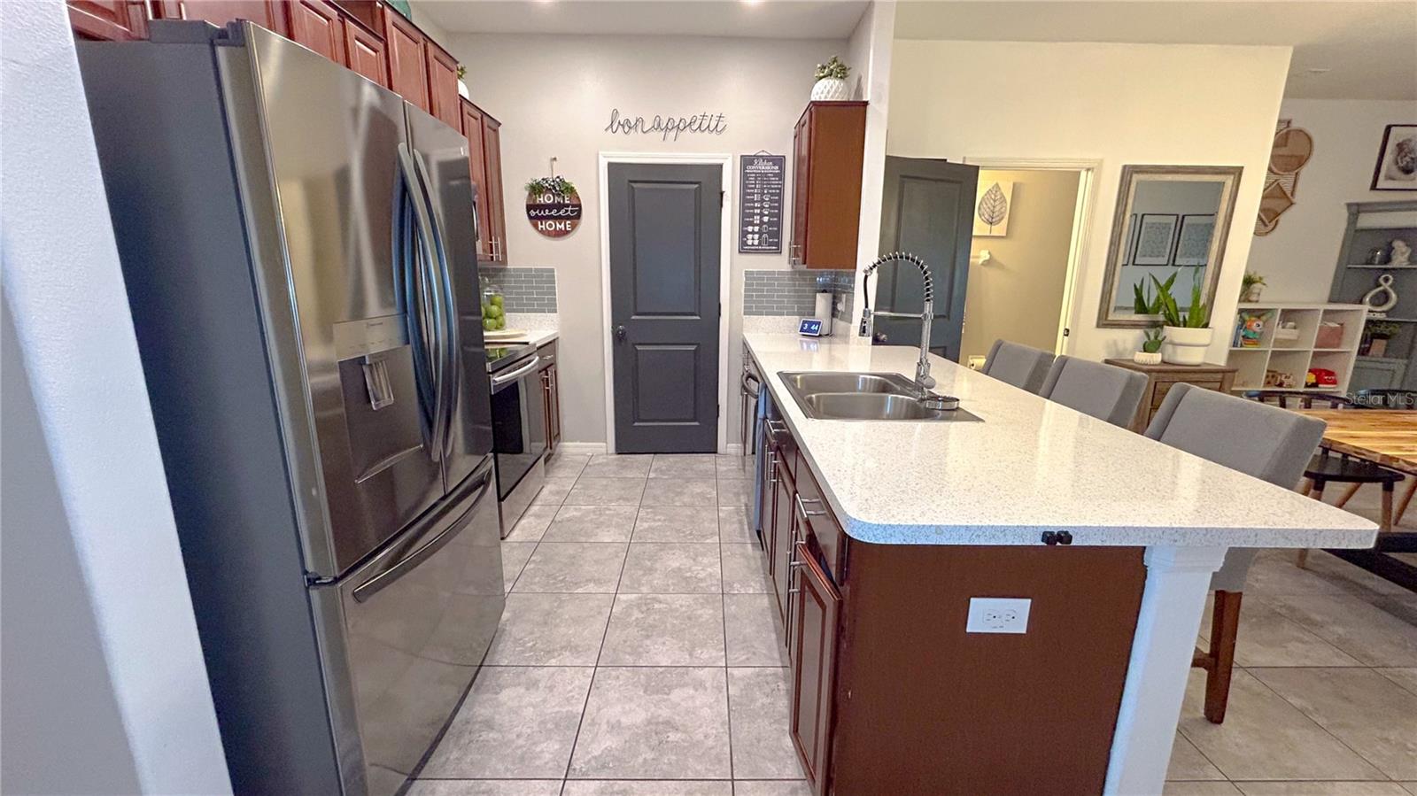 10518 LAKE MONTAUK DR
