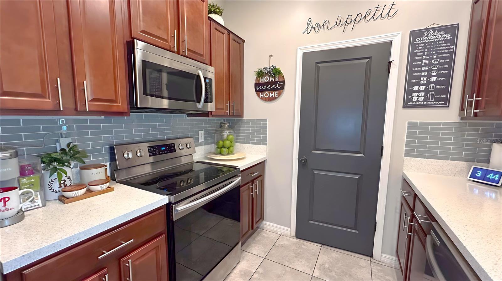 10518 LAKE MONTAUK DR
