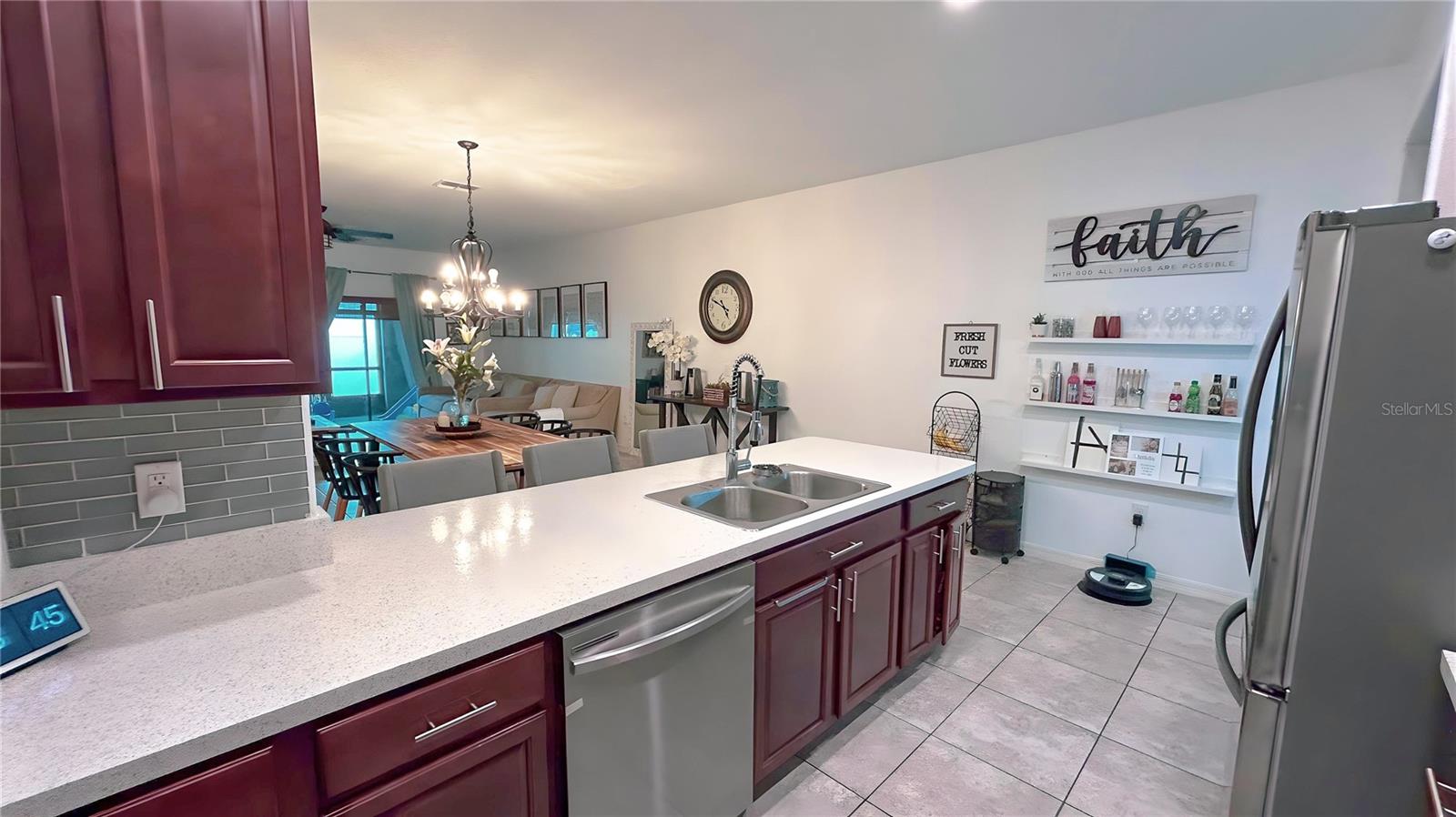 10518 LAKE MONTAUK DR