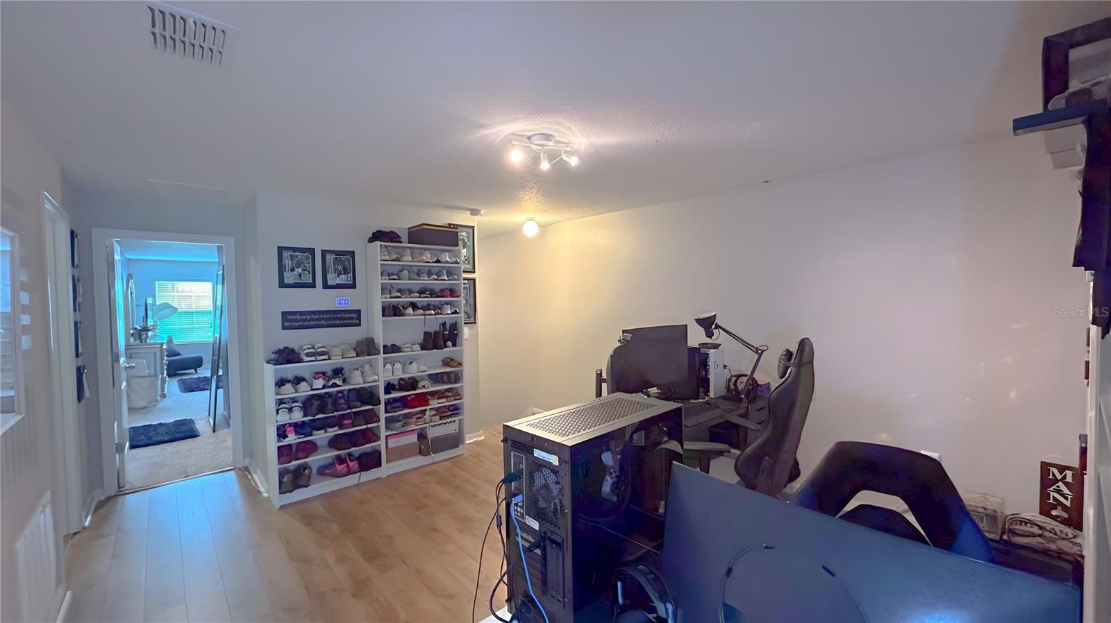 10518 LAKE MONTAUK DR