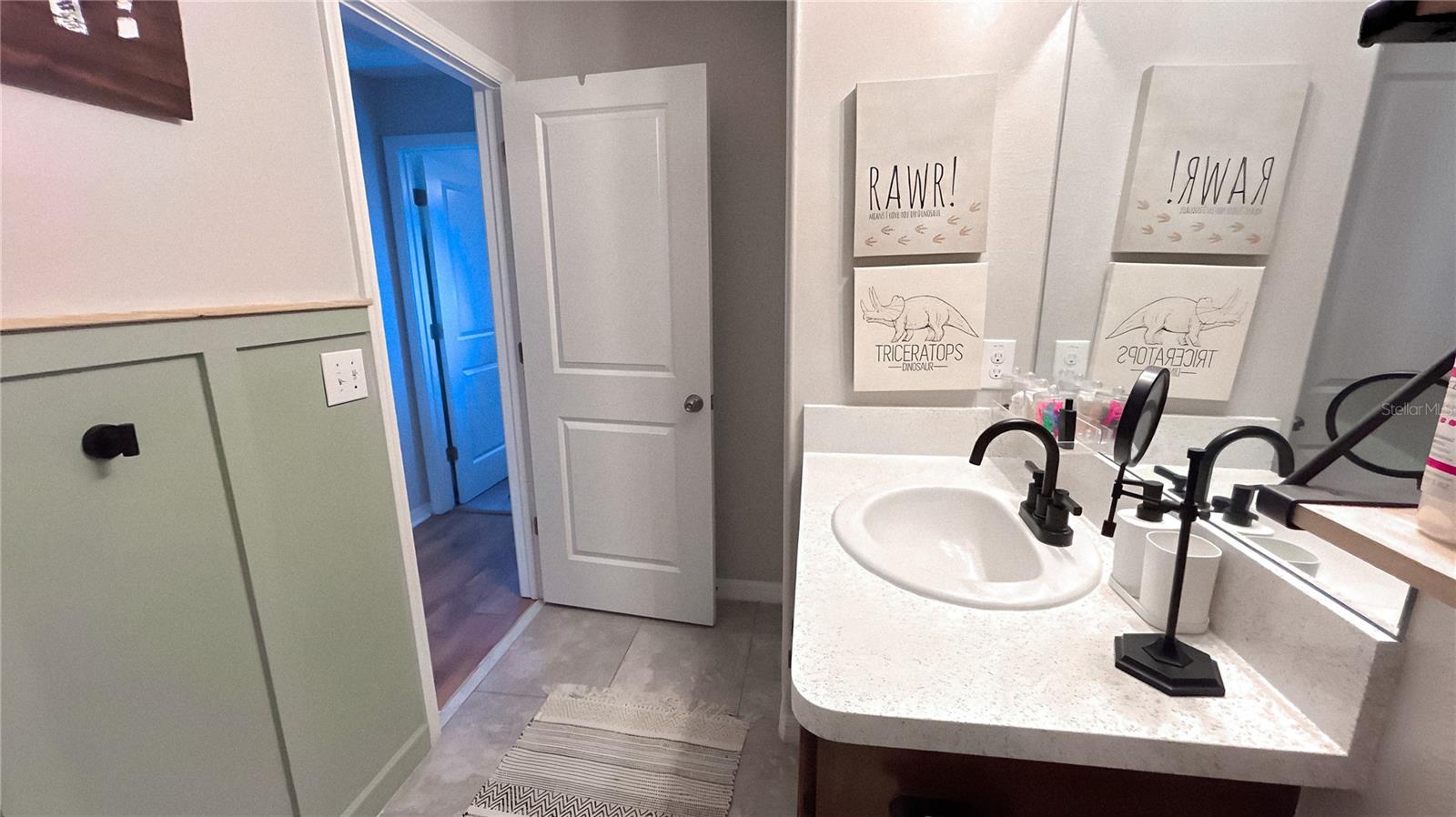 10518 LAKE MONTAUK DR