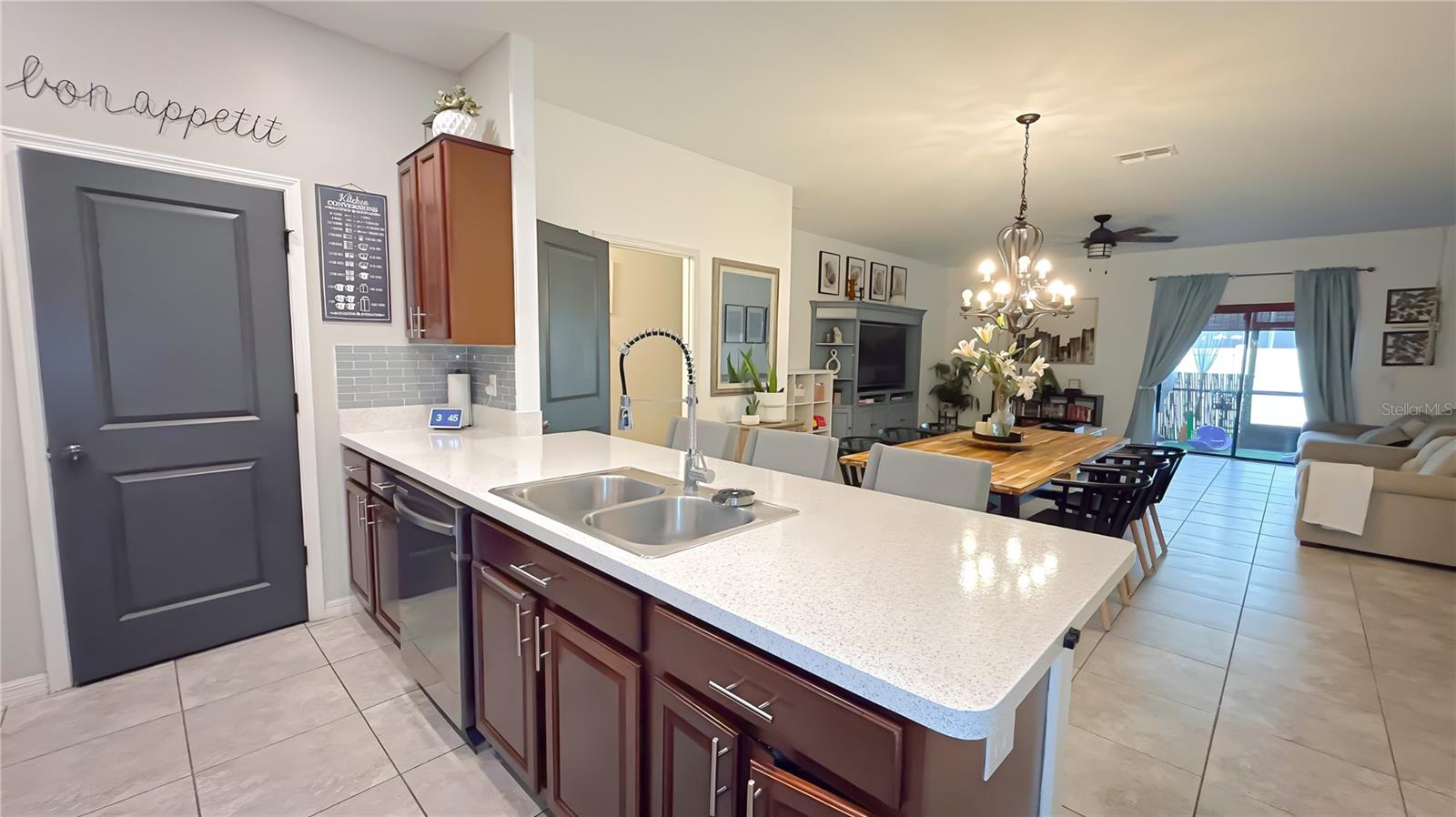10518 LAKE MONTAUK DR
