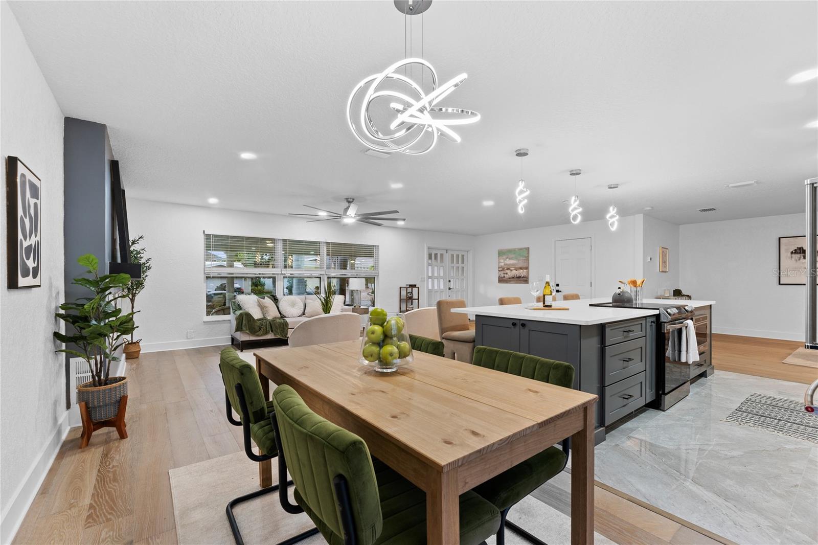 323 7TH AVE N