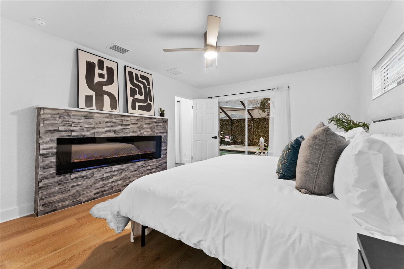 323 7TH AVE N