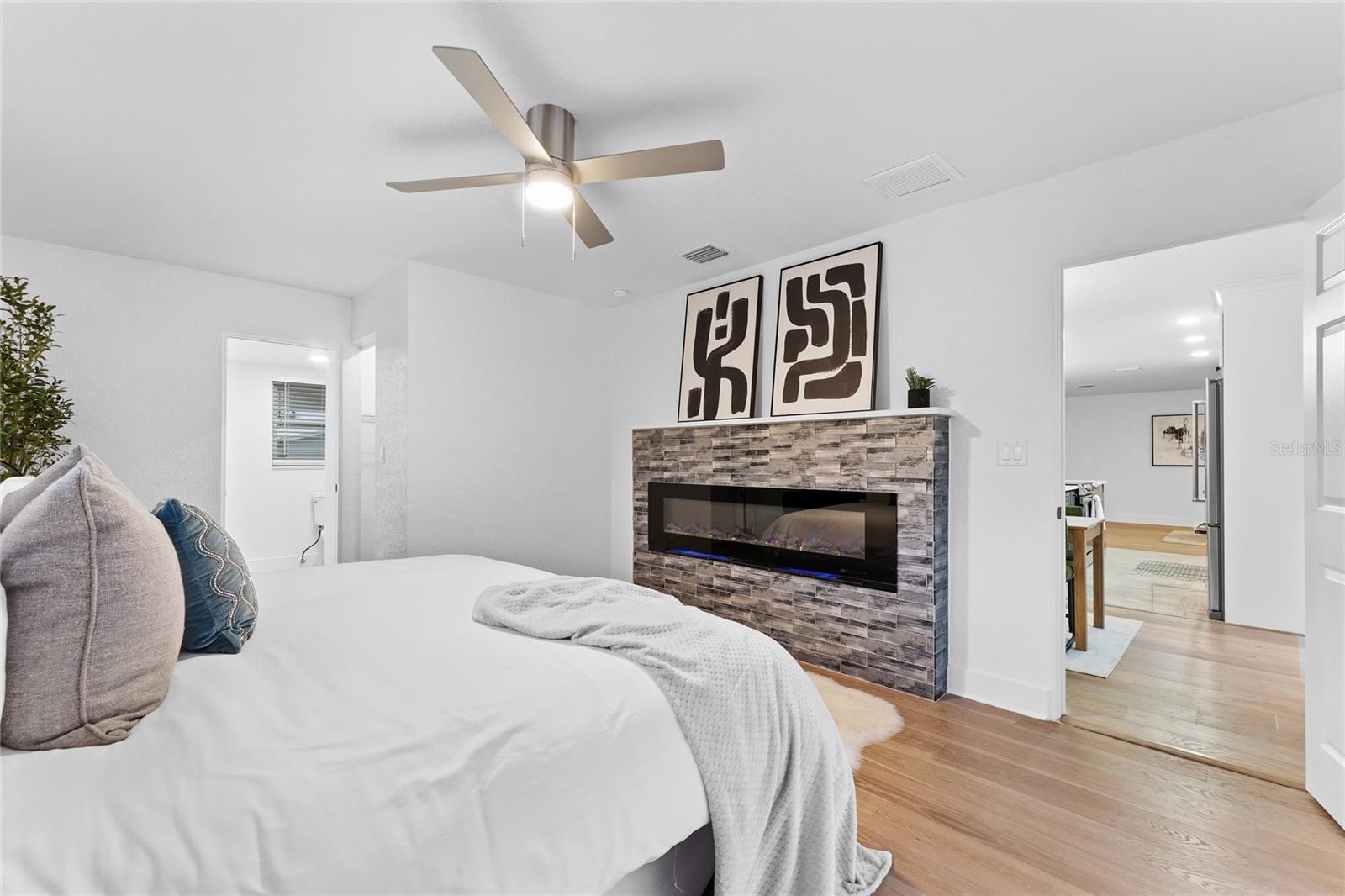323 7TH AVE N