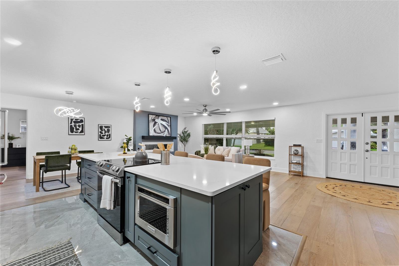 323 7TH AVE N