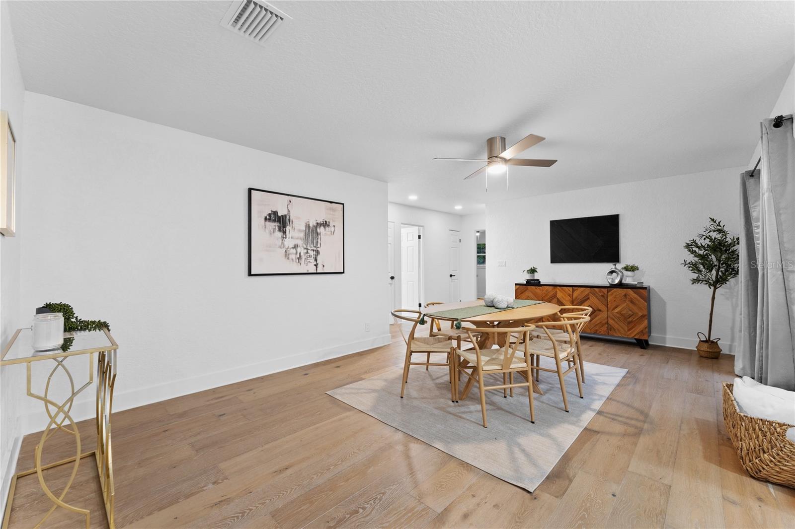 323 7TH AVE N