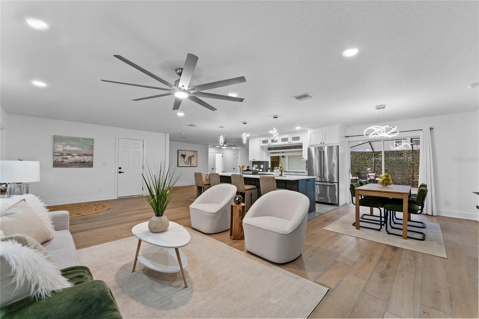 323 7TH AVE N