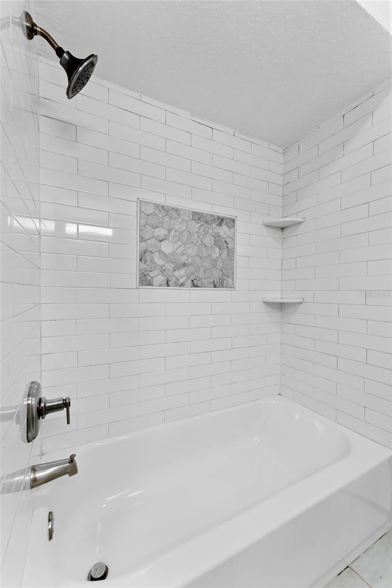 323 7TH AVE N