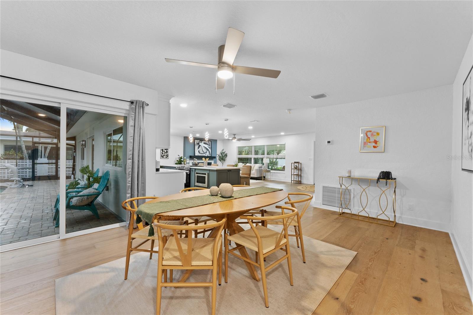 323 7TH AVE N