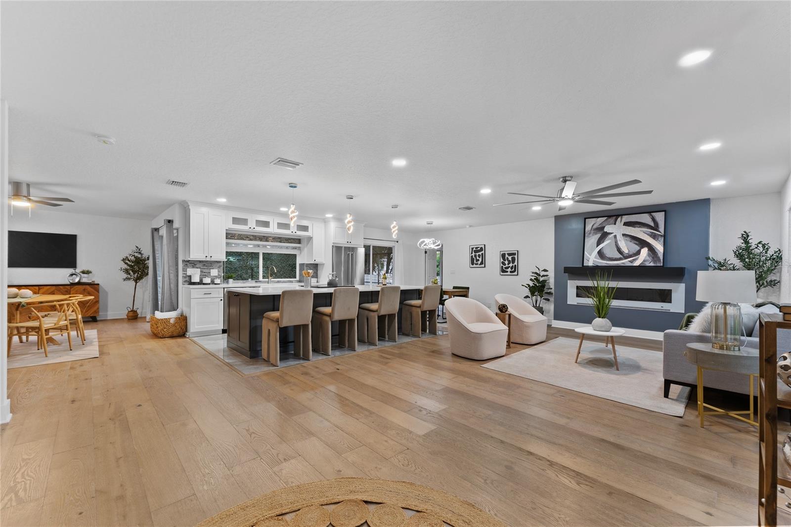 323 7TH AVE N