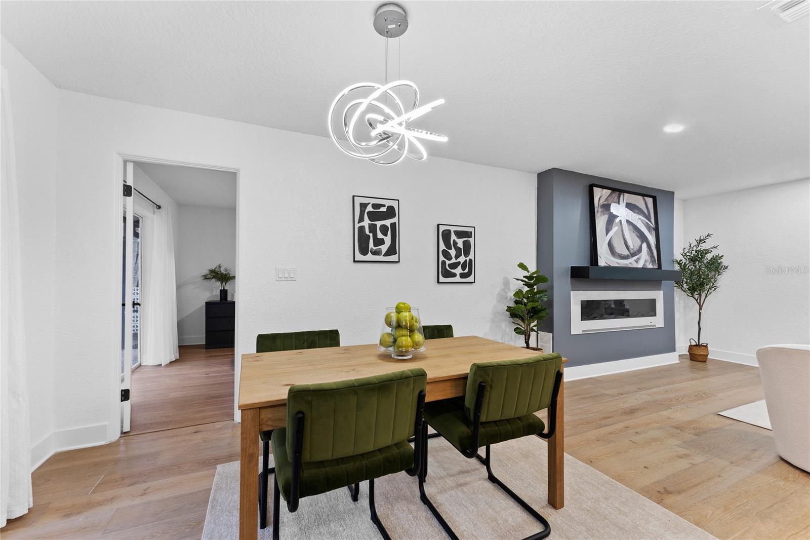323 7TH AVE N