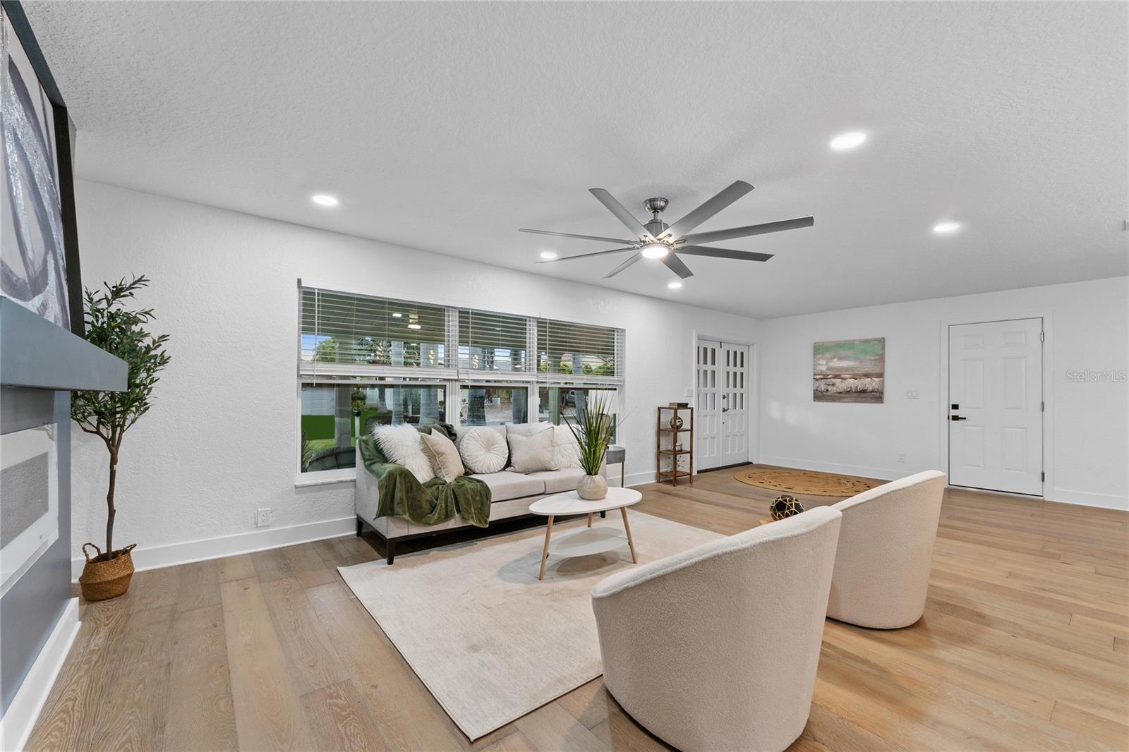 323 7TH AVE N