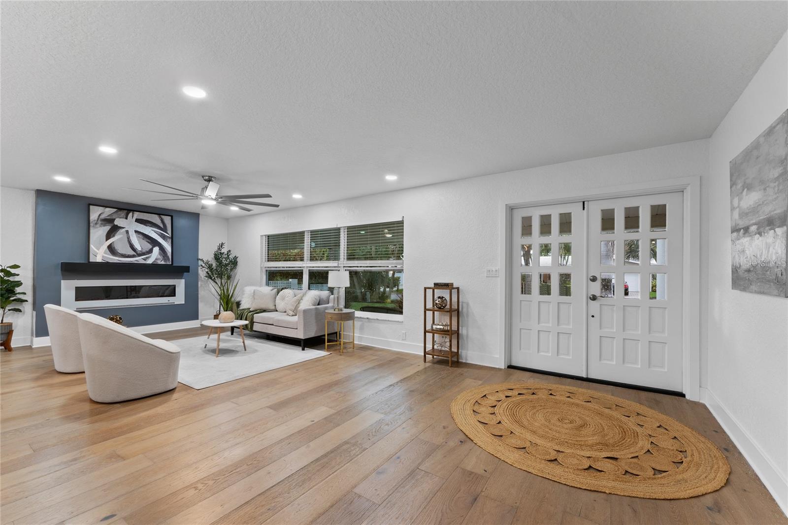 323 7TH AVE N