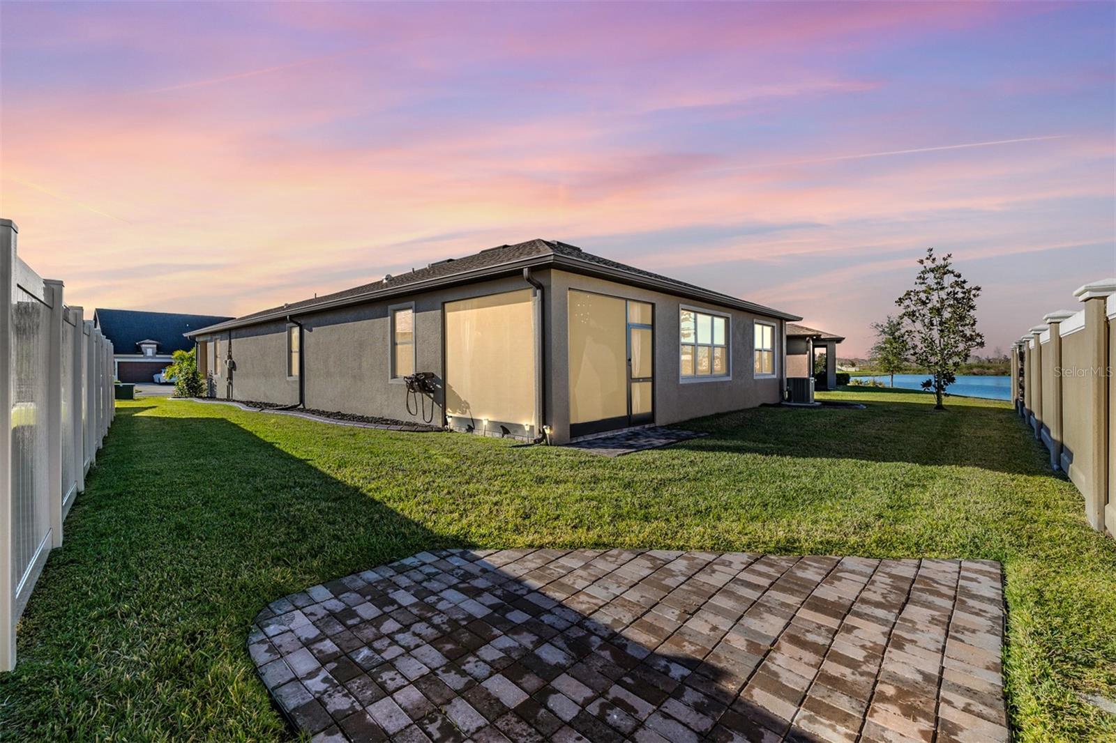 8190 OLIVE BROOK DR