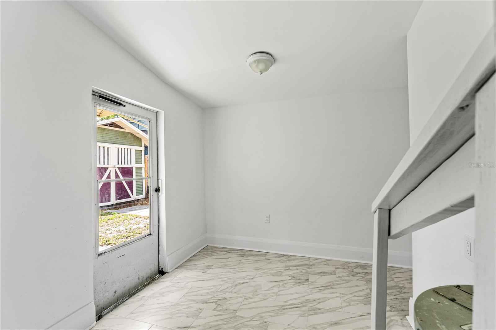 204 W CURTIS ST