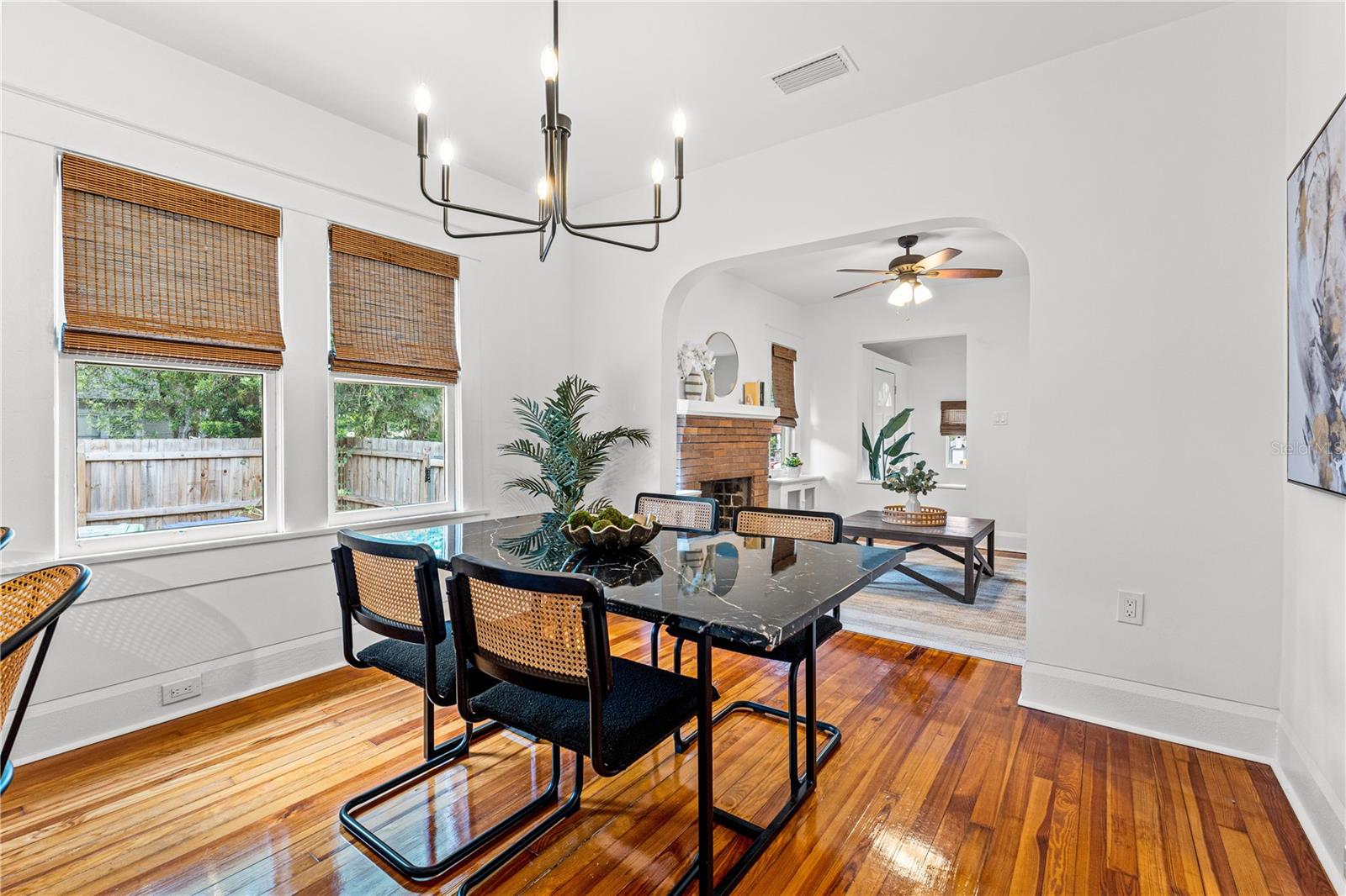 204 W CURTIS ST