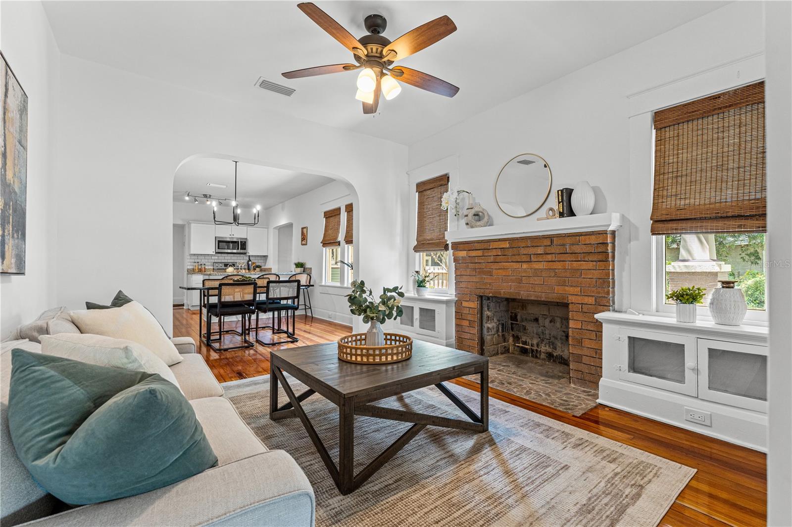 204 W CURTIS ST