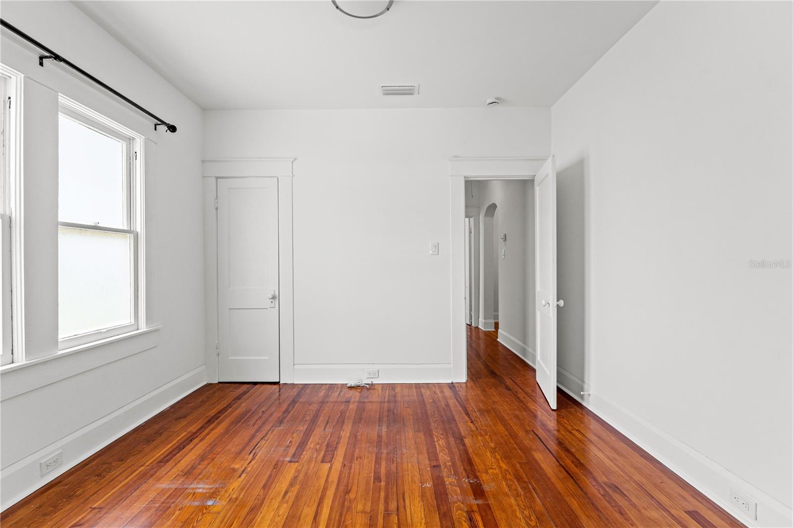 204 W CURTIS ST