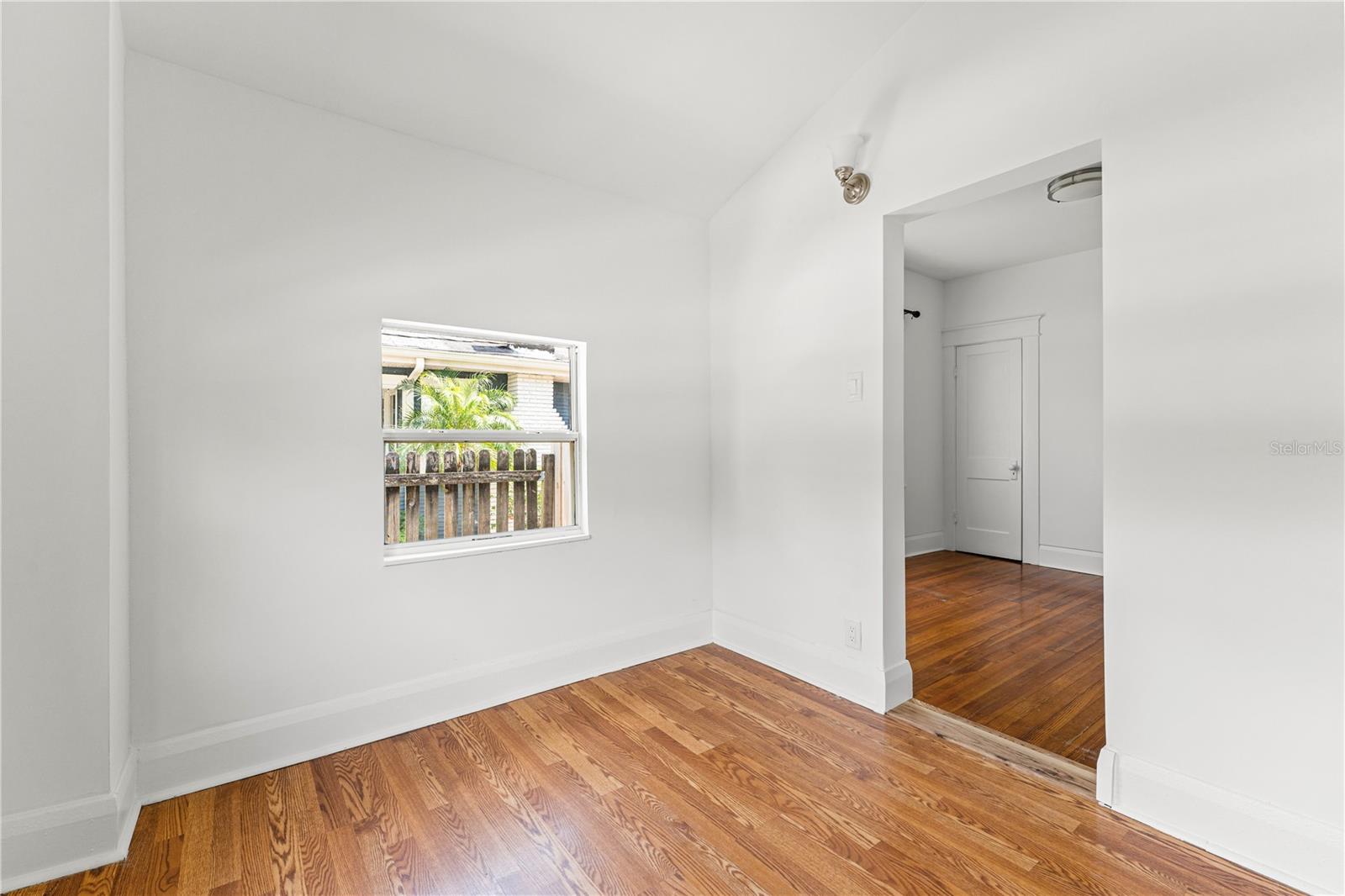 204 W CURTIS ST