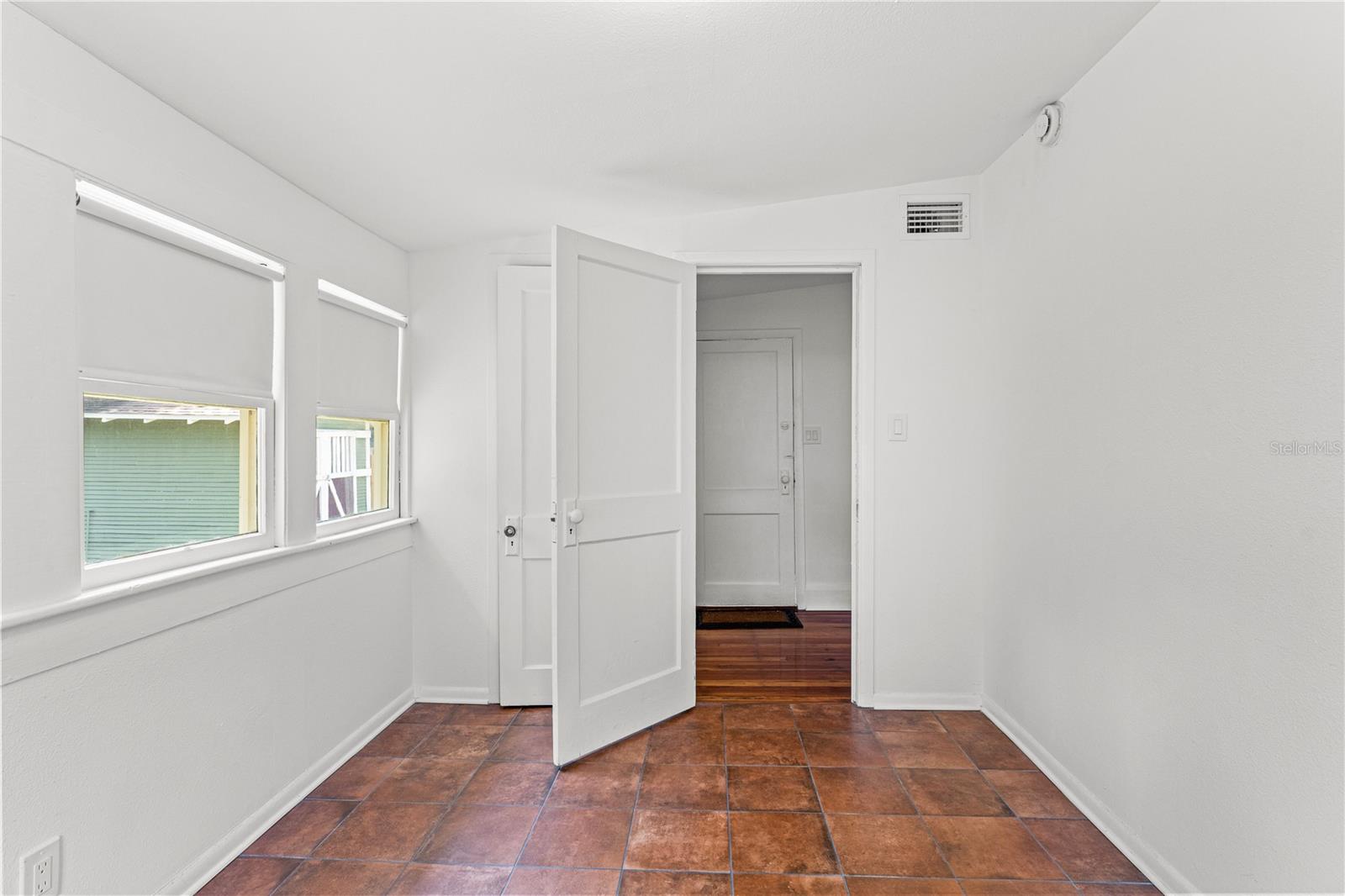 204 W CURTIS ST