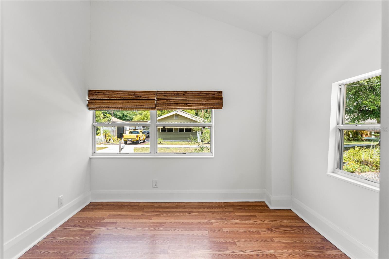 204 W CURTIS ST