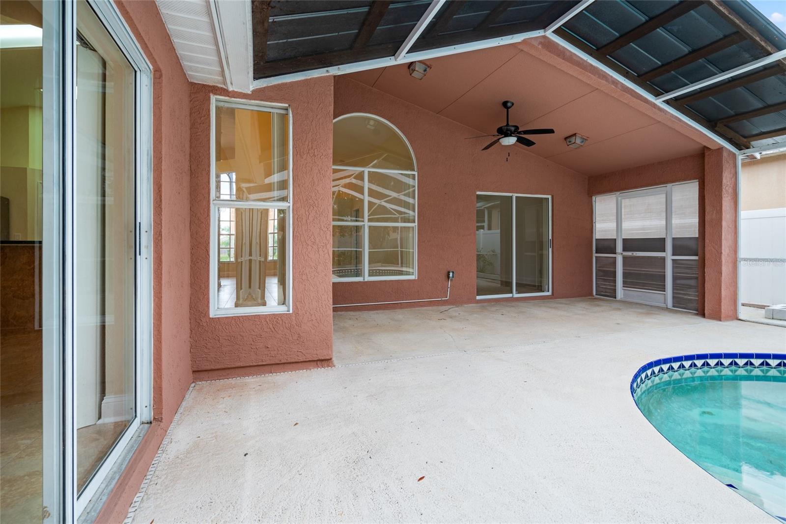 18005 PALM BREEZE DR