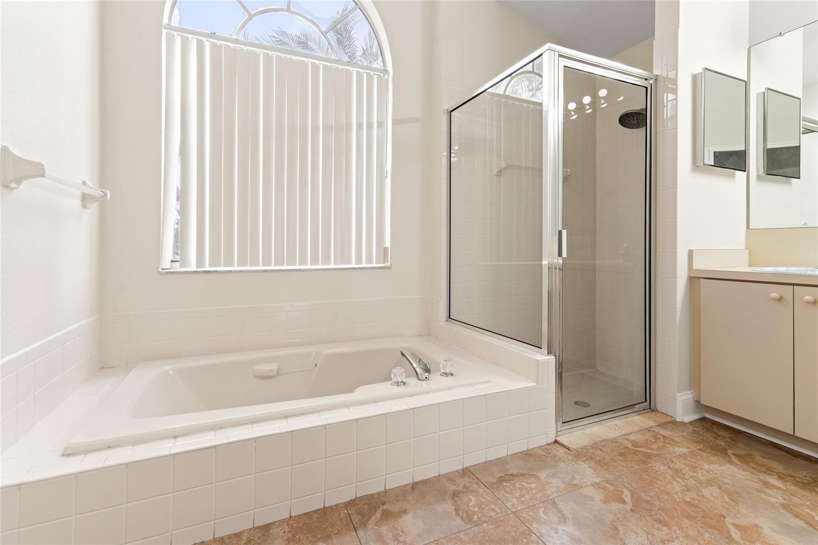 18005 PALM BREEZE DR