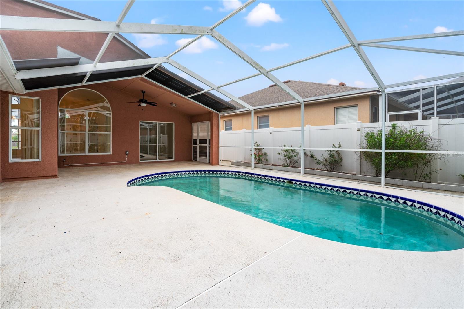 18005 PALM BREEZE DR