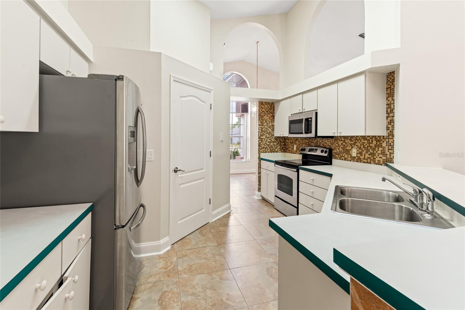 18005 PALM BREEZE DR