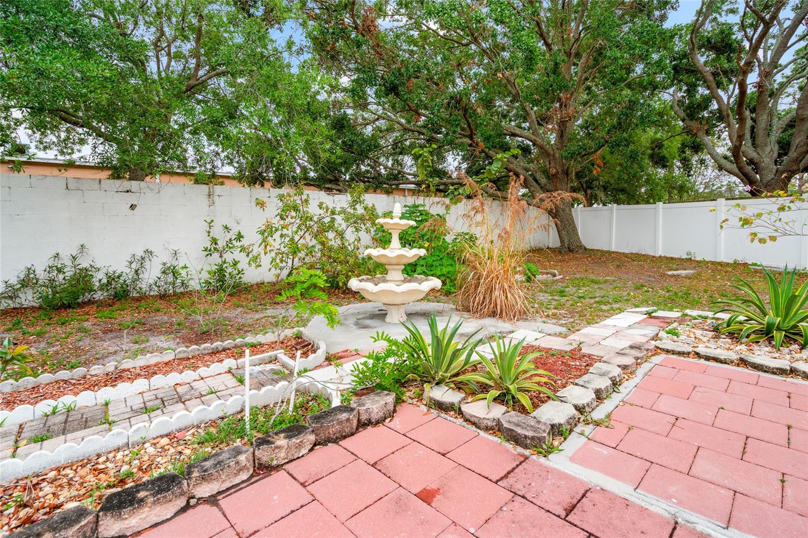 18005 PALM BREEZE DR