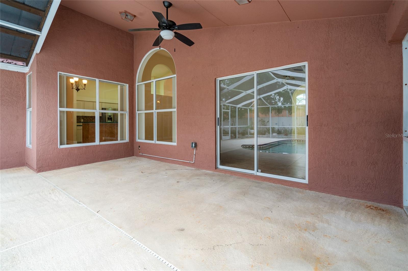 18005 PALM BREEZE DR