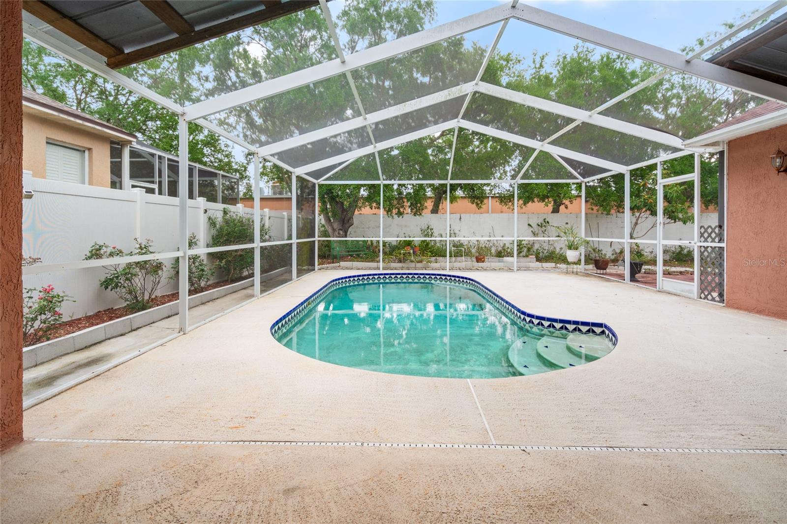 18005 PALM BREEZE DR