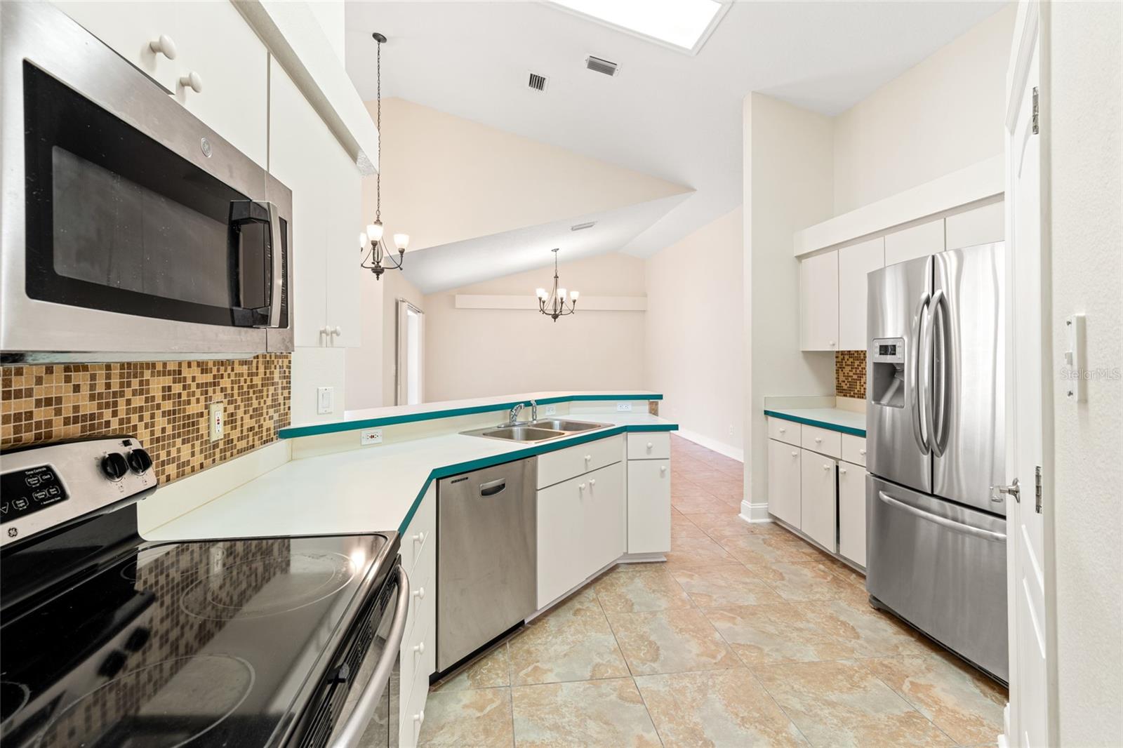 18005 PALM BREEZE DR