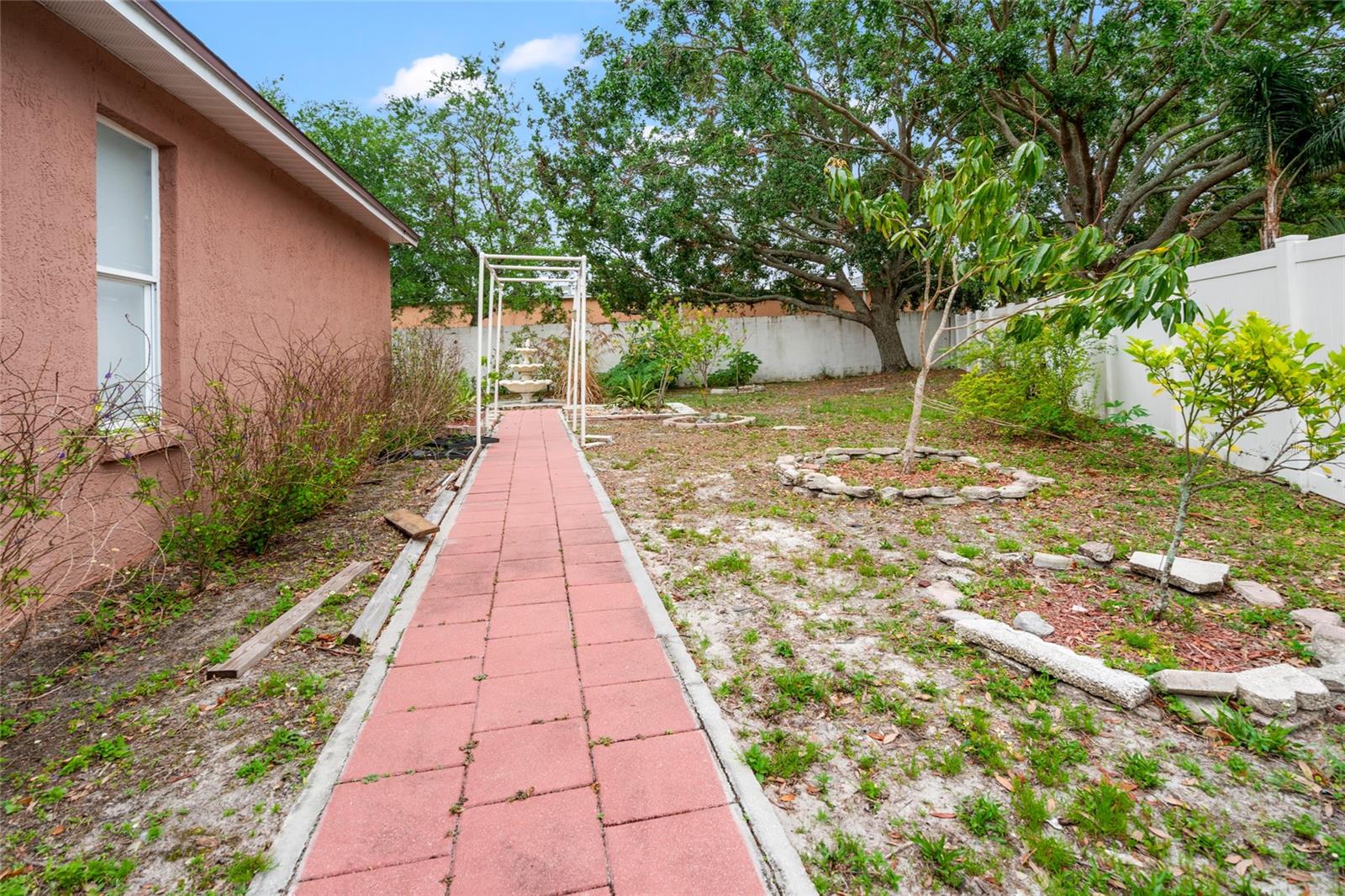 18005 PALM BREEZE DR