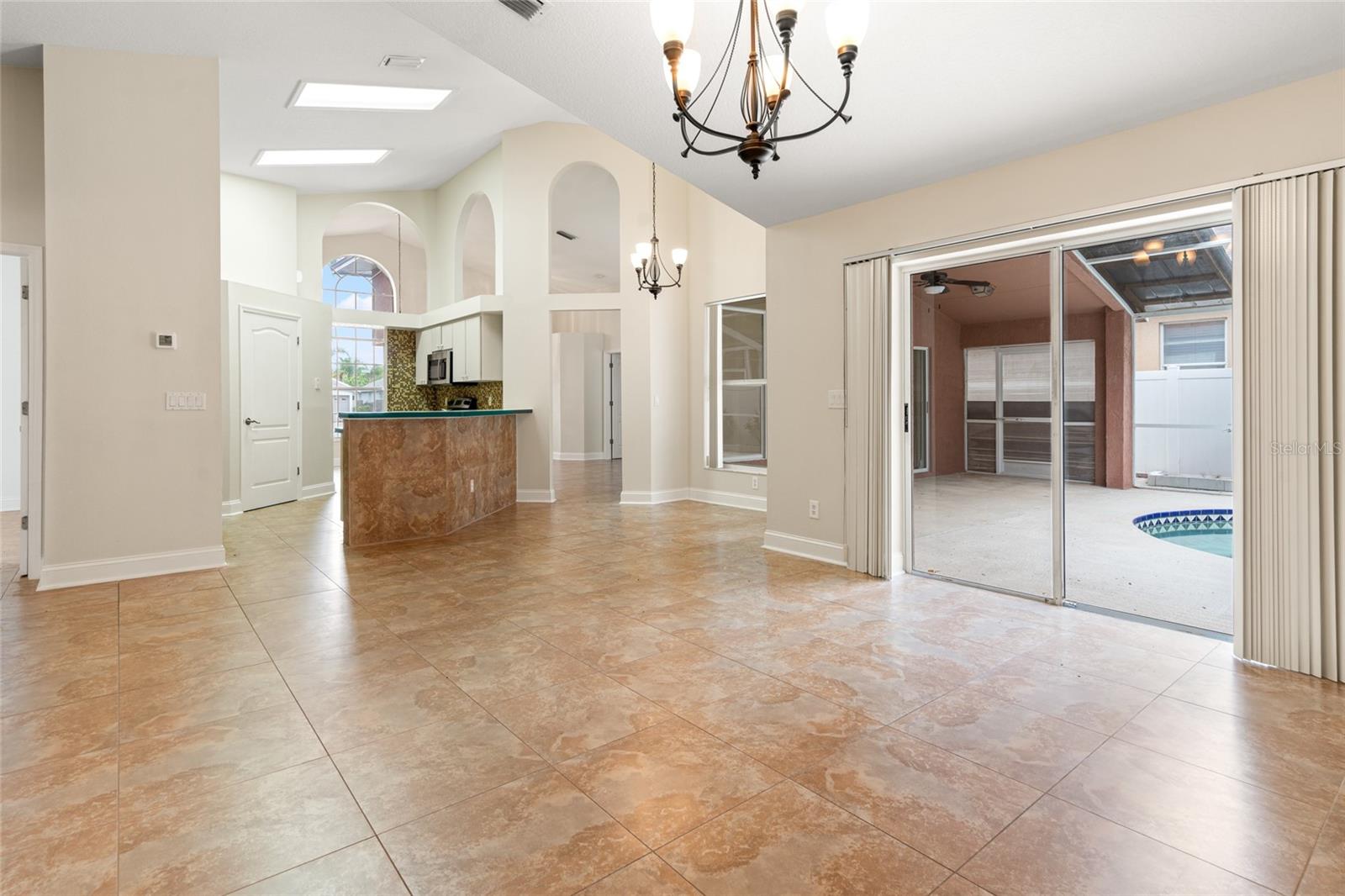 18005 PALM BREEZE DR