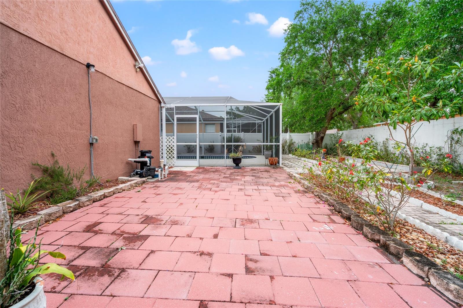 18005 PALM BREEZE DR