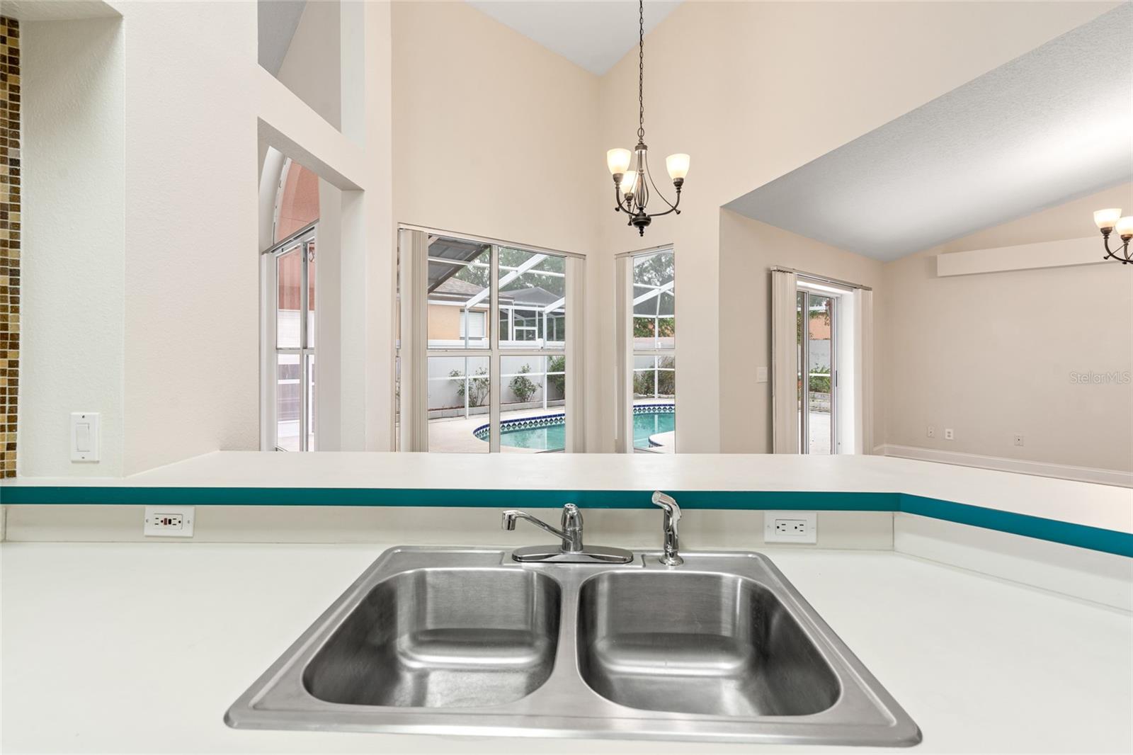 18005 PALM BREEZE DR