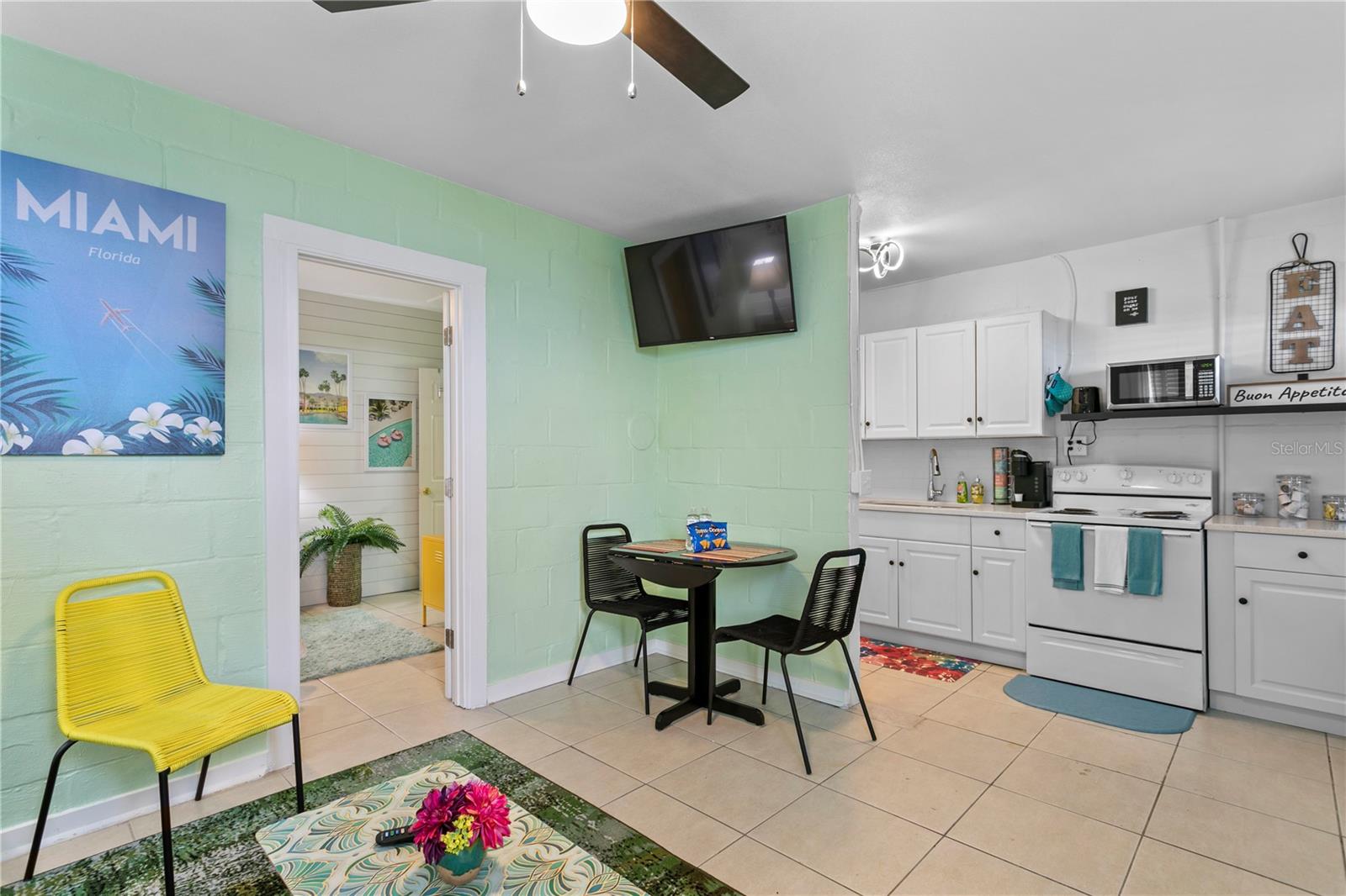 1301 S BERMUDA BLVD