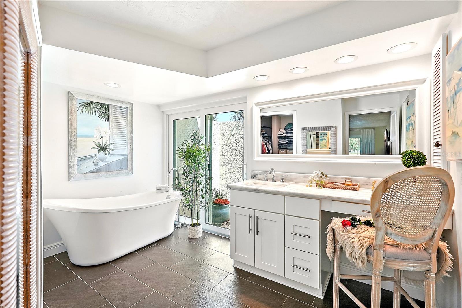 9072 BAYWOOD PARK DR